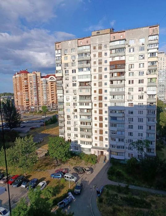 Без комісії!  Видова 1-кімнатна квартира на Оболоні біля озера  вул. Приозерна, 4
