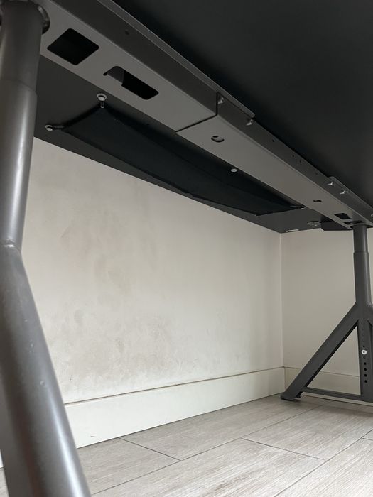 Secretária IKEA IDÅSEN – como nova (home office)