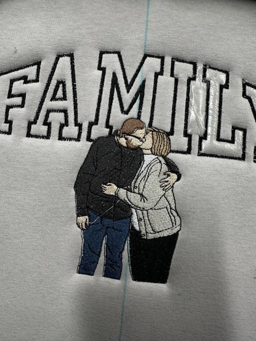 Машинна вишивка на худі футболках світшотах поло вишивка тварин людей