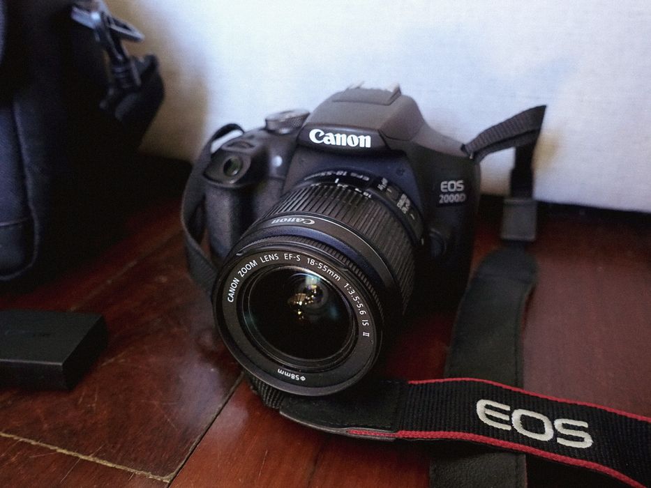 Canon 2000D c/ acessórios