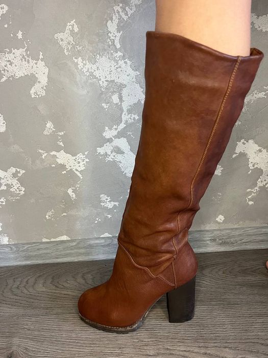 Стильные кожаные сапоги на каблуке натуральная кожа