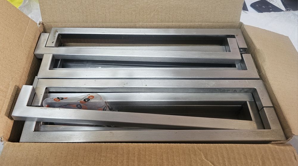 Uchwyt meblowy 32 cm srebrny