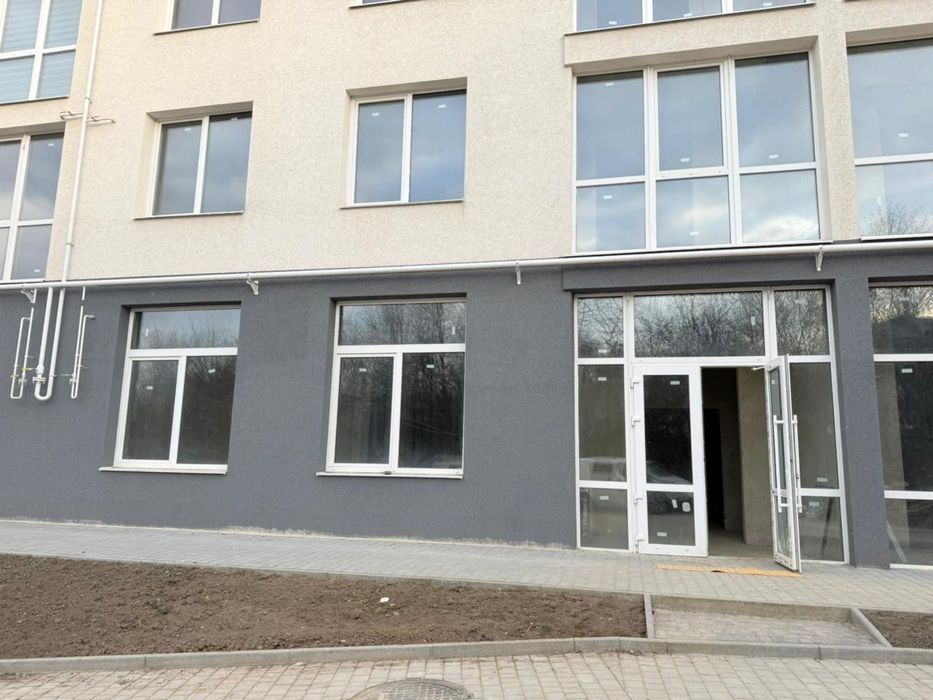 Здається приміщення в Нов .Рівненська / напрти Роддому -Базіс Меду