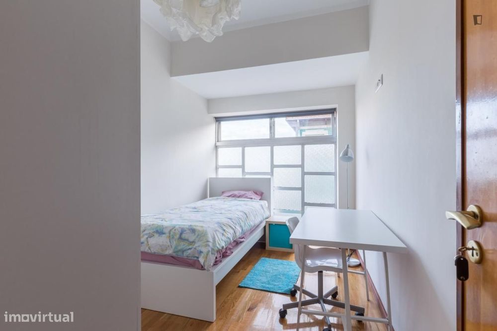 Quarto - localizado em Paranhos Porto