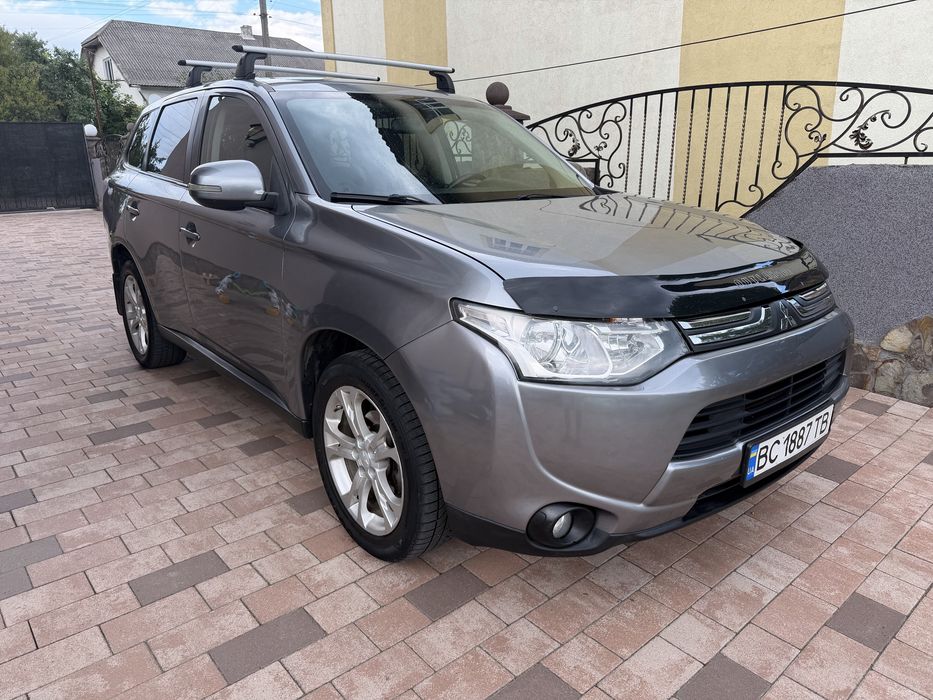 Mitsubishi Outlander 2013 2.4 газ/бензин 7 місць