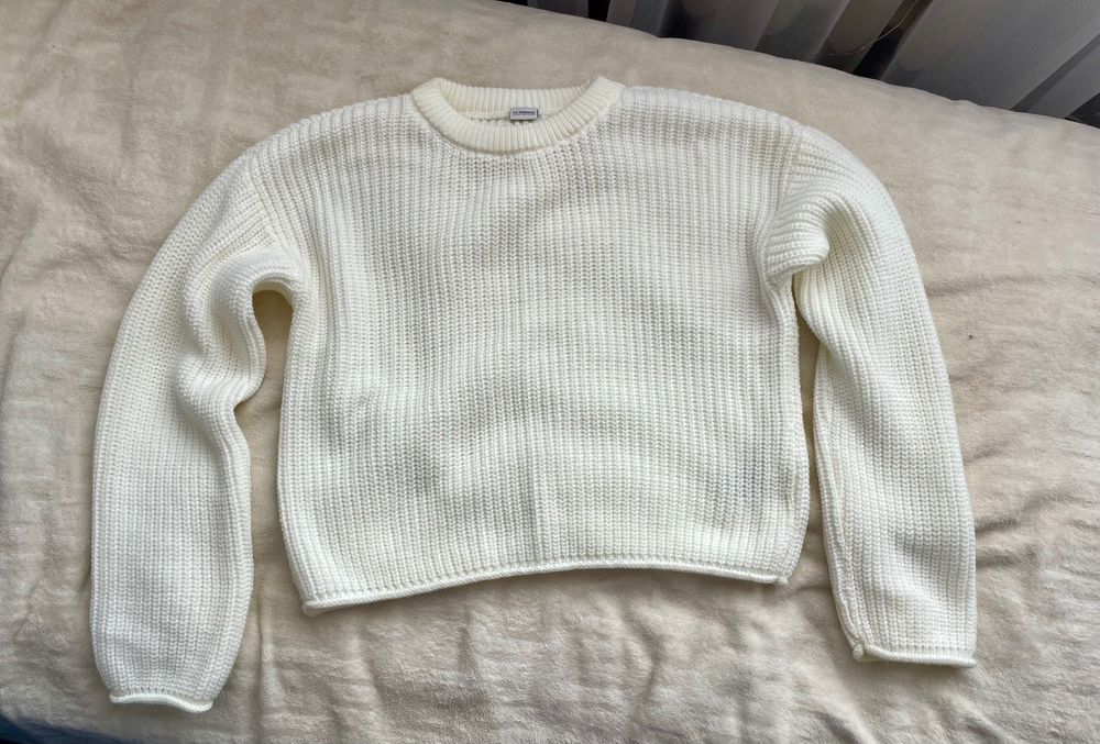 Вʼязана молочна кофта