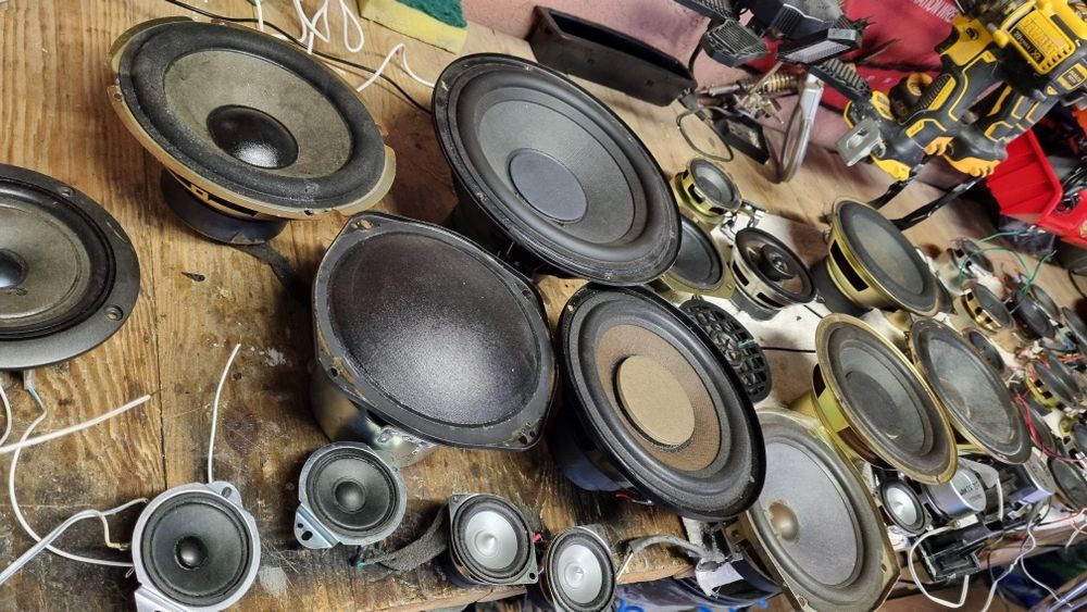 Glosniki roznej mocy