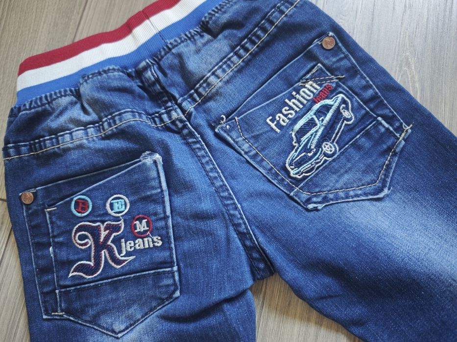 Jeansy na gumce w prasie 104/110