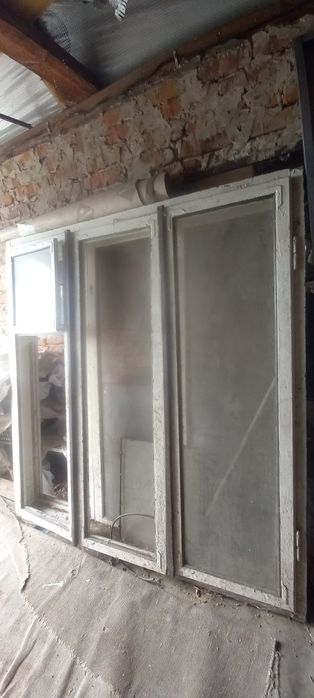 Старі двері вікна