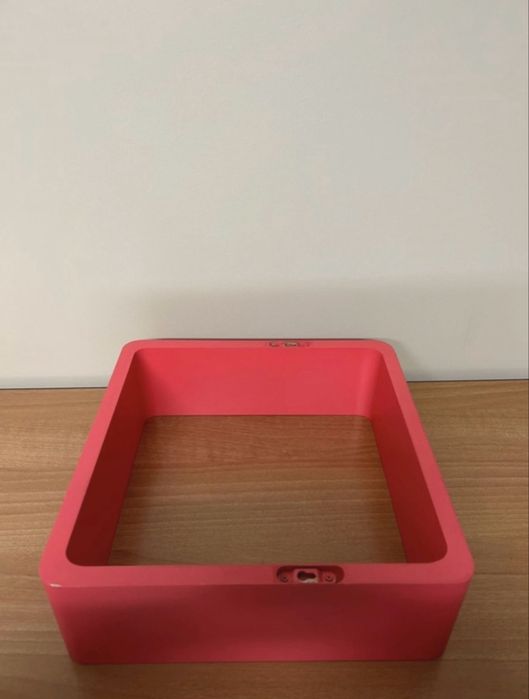 Cubo rosa para fixar na parede