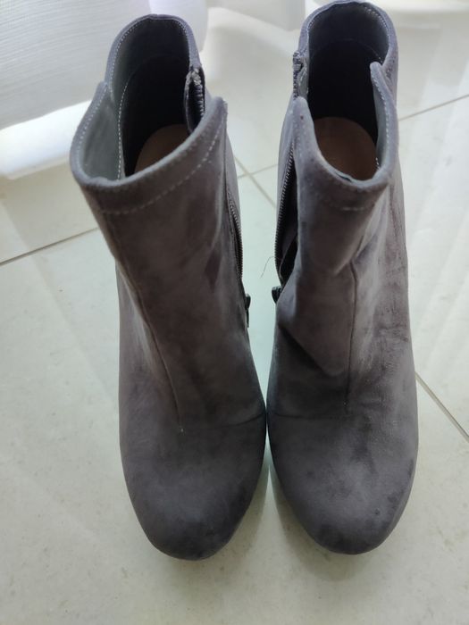 Botins cinzentos