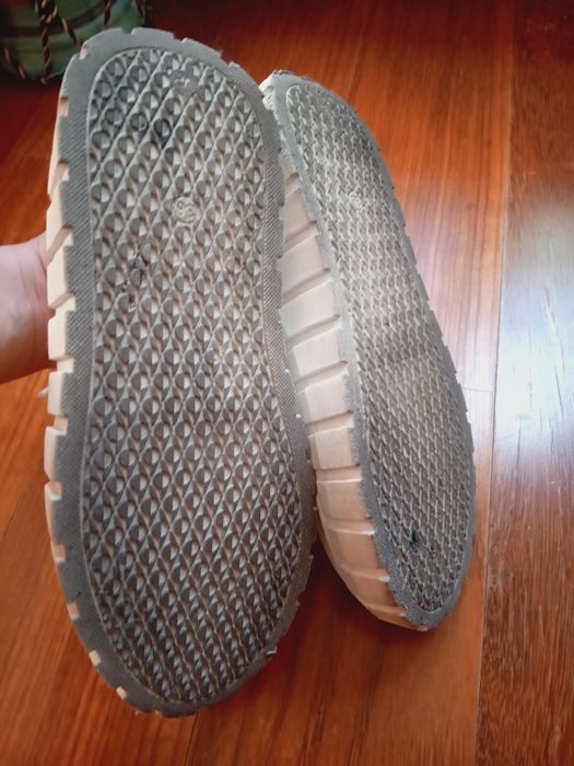 Sapatilhas brancas com pormenor prateado da Drakart