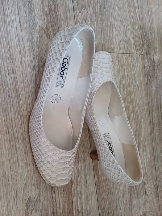 Eleganckie skórzane czółenka damskie Gabor rozm 40.