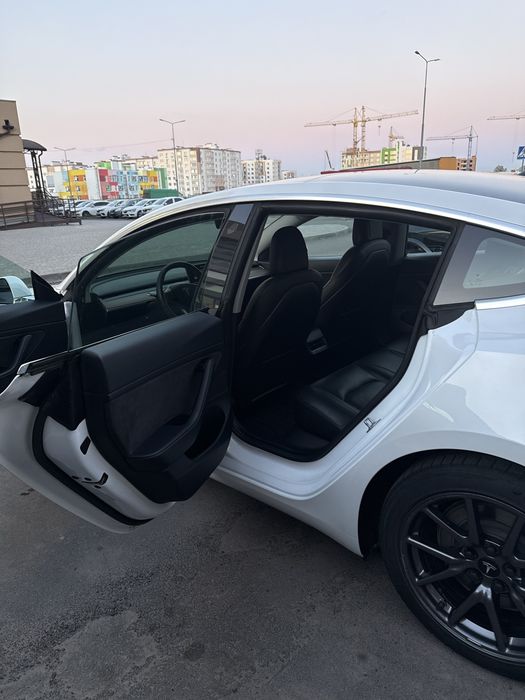 Продам Tesla Model 3