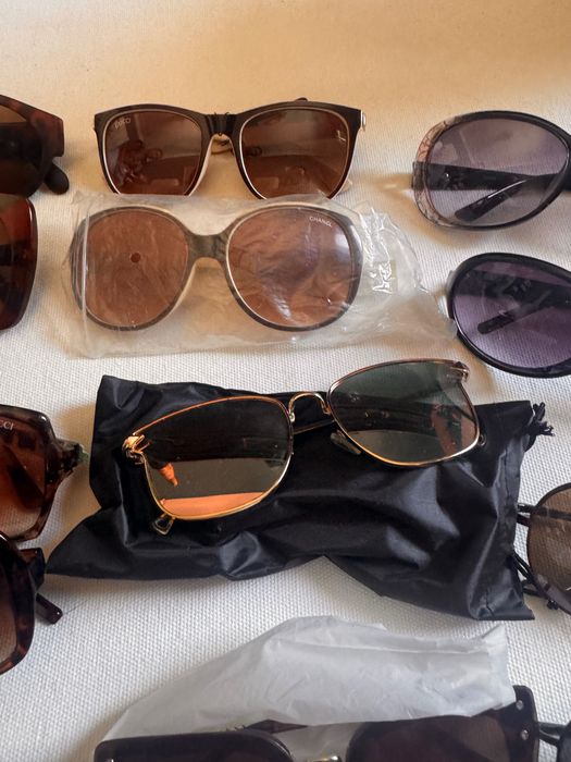 Variados óculos maioria não usados