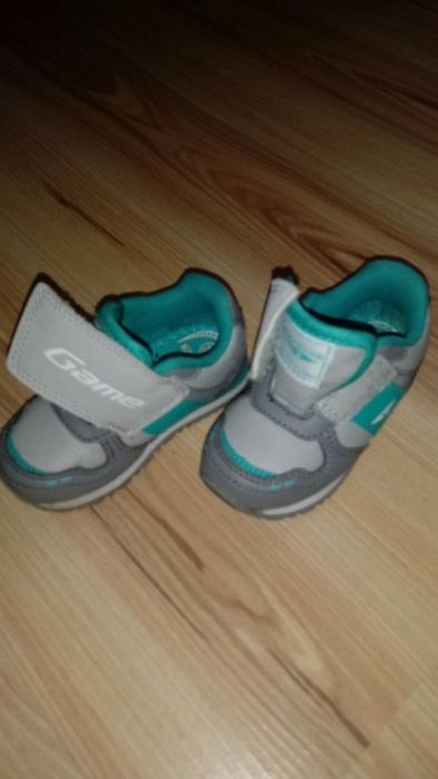 Adidaski roz. 22