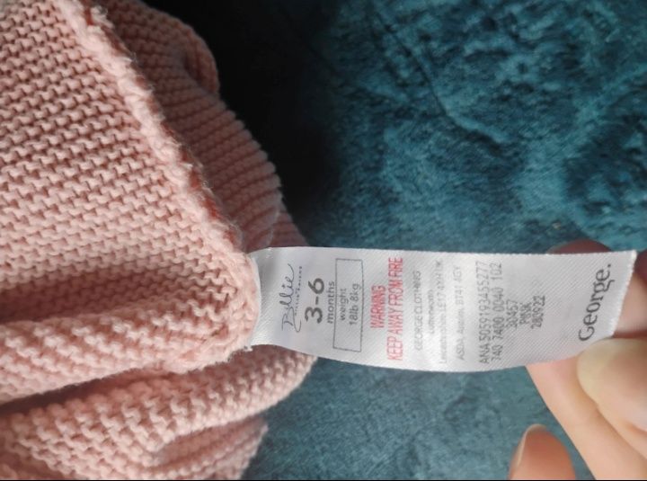 Śliczny sweterkowy pajacyk George 3-6mc