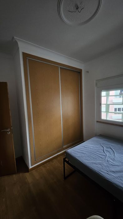 Quarto individual mobiliado — Cacilhas, a 7 min do cais