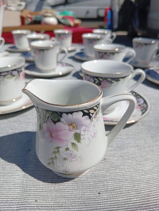 Vende se a loiça toda junta