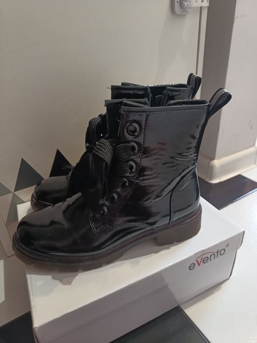 Botki czarne lakierowane