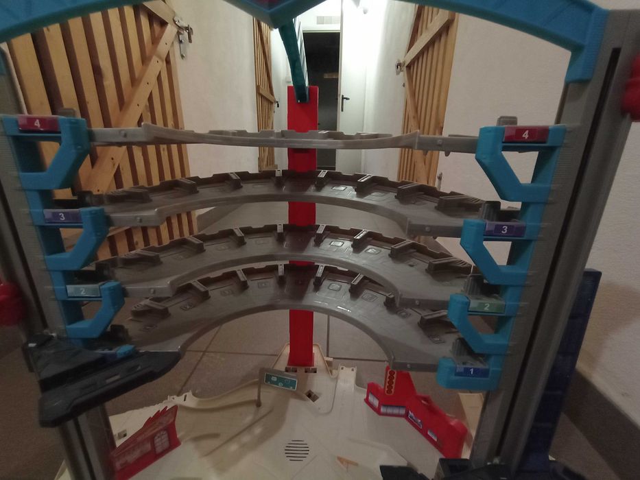 Mega parking HOT WHEELS