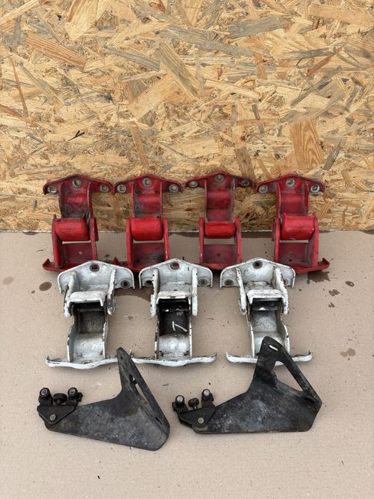 Петлі завіси задніх дверей Renault Trafic Рено Трафік