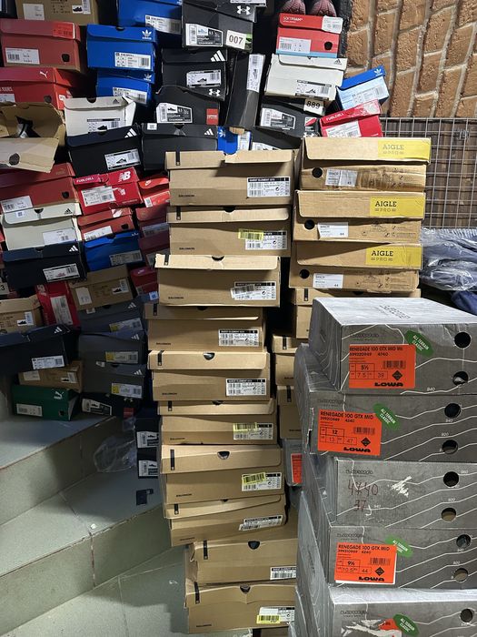 Опт оригінального взуття Salomon Lowa Adidas Nike прямі постачальники