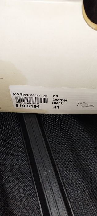 Sapatos em pele novos n.41