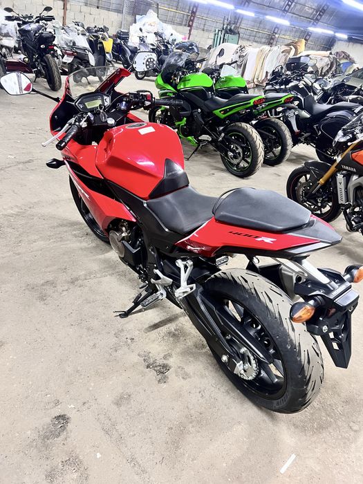 Японський мотоцикл Honda CBR 400R без пробігу по Україні