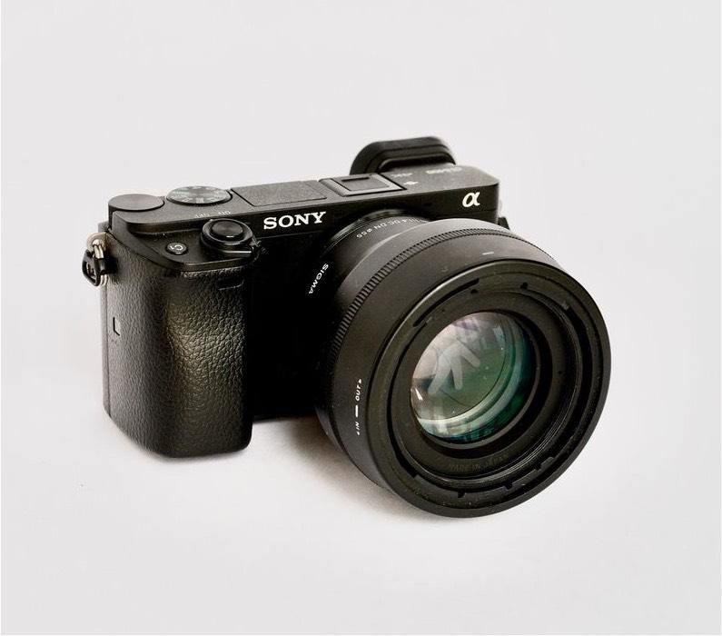 Sony a6400 (przebieg 8500) + akcesoria – stan idealny