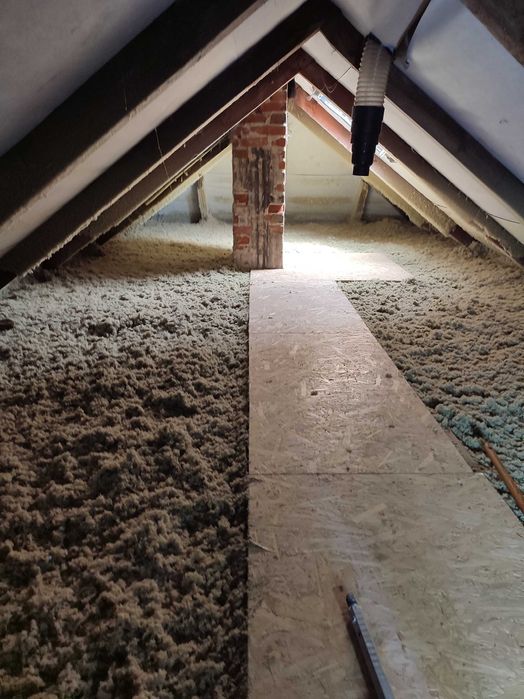 Ocieplenie Poddasza Stropu Wstrzykiwanie Nadmuch Wełny Celulozy