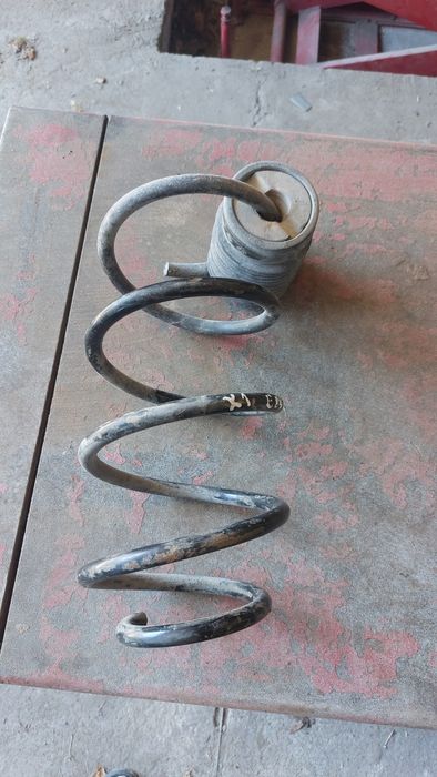 Пружина передня  BMW X1 E84 2.0 09-14 перед