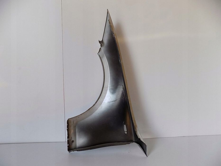 BMW 1 E87 E88 błotnik Prawy - 0604