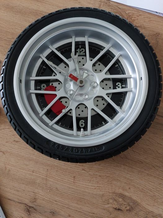 Zegar w kształcie opony