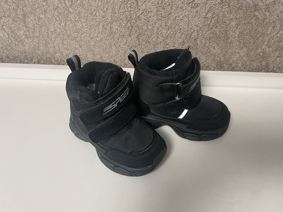 Продам нові зимові ботінки на хлопчика,22р Ціна 800грн