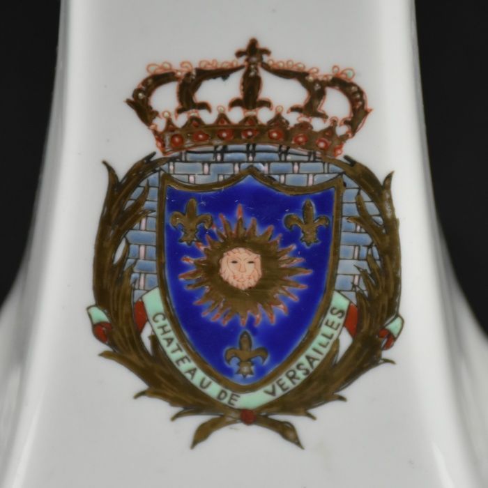 Castiçal em Porcelana com brasão “Chateau de Versailles”