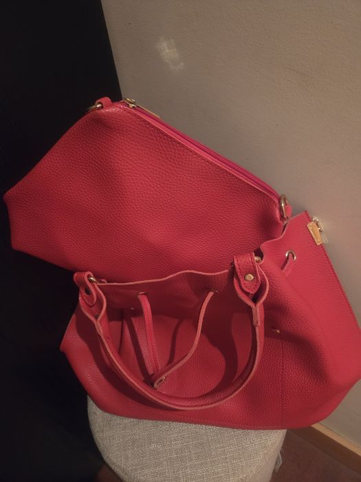 Mala de Ombro em Pele Genuína – Vermelho Vibrante (Inclui Necessaire)