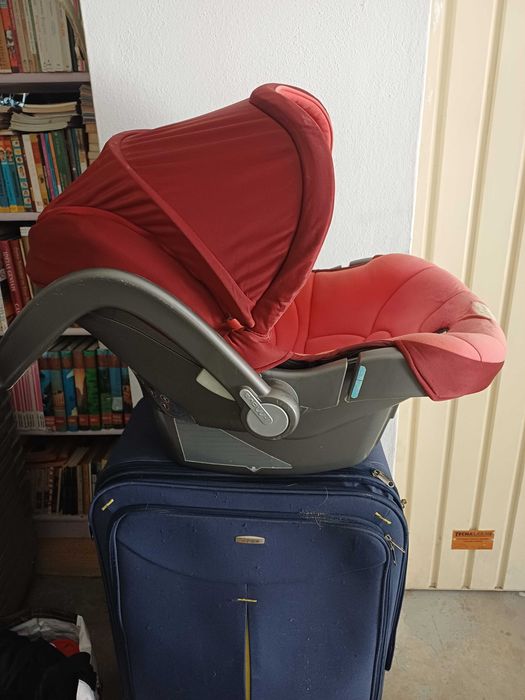 Cadeira auto ou ovo da Chicco vermelho