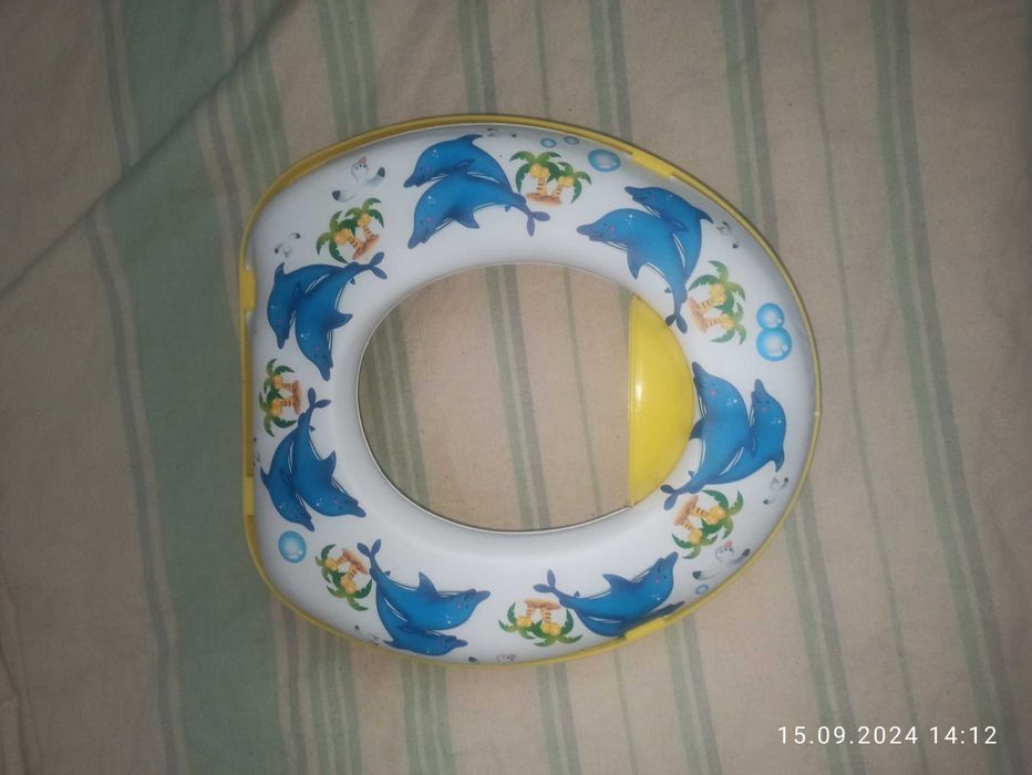 продам горшки детские пластмассовые, детское сиденье на унитаз мягкое