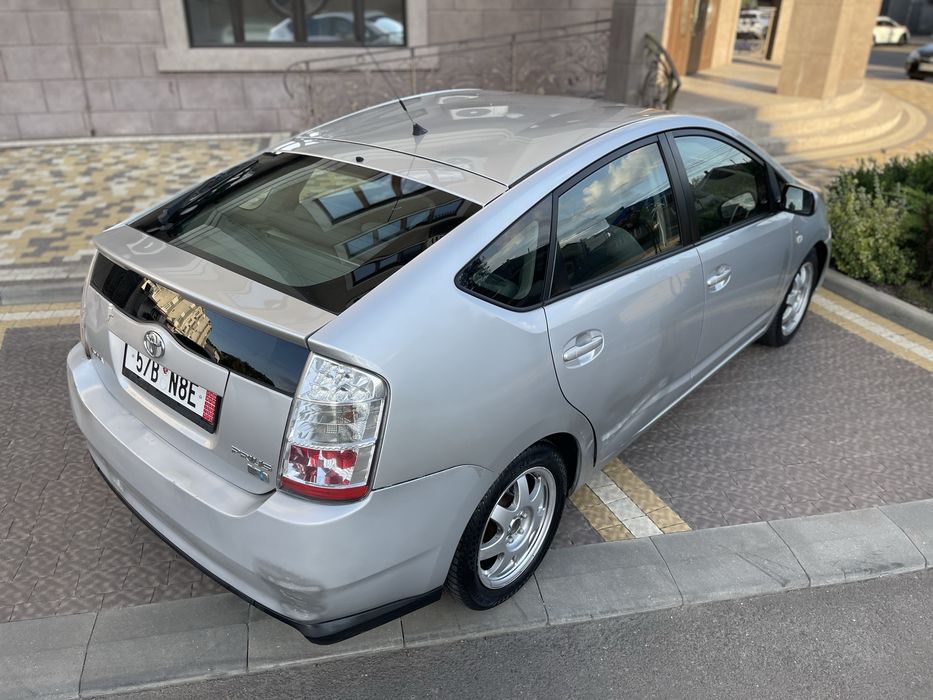 Toyota Prius /на уверенном ходу!!