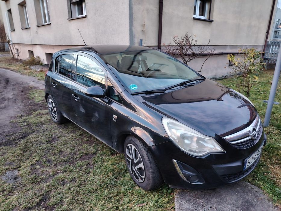 Opel Corsa D 2012 1.4 benzyna