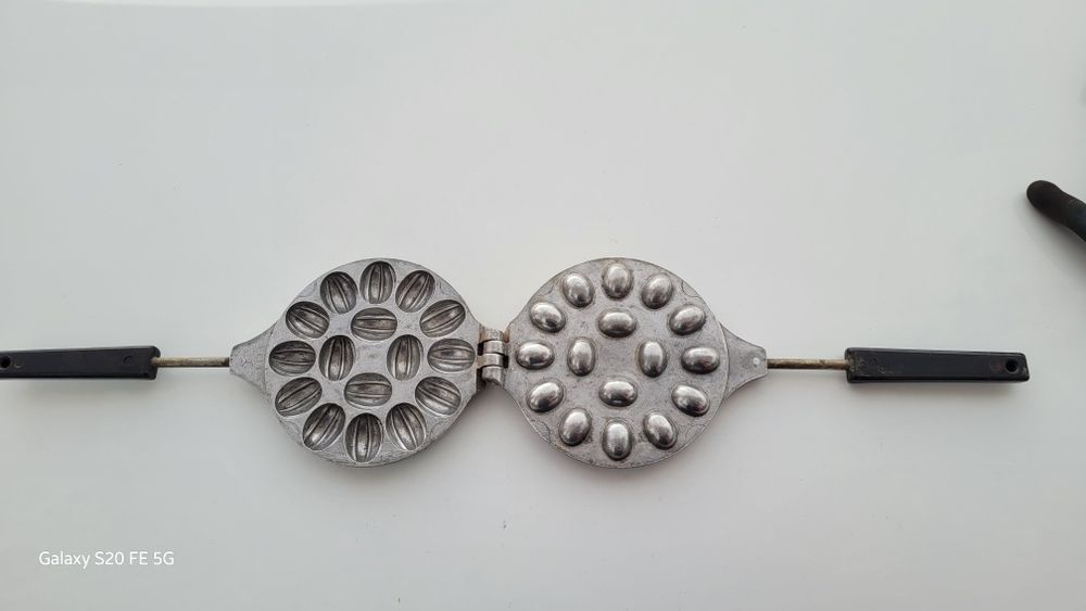 Продам вафельницу производства  СССР