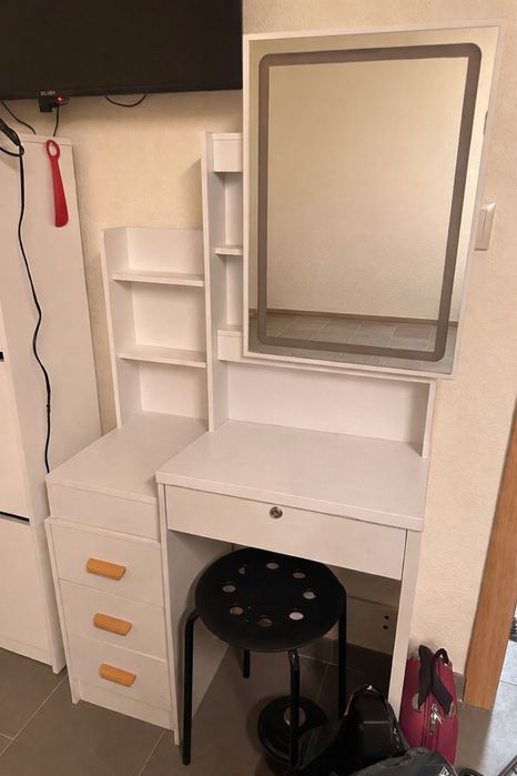 Penteadeira branca com espelho + banco