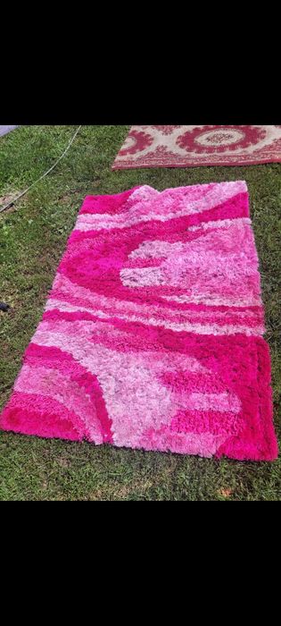 Dywan różowy długi włos