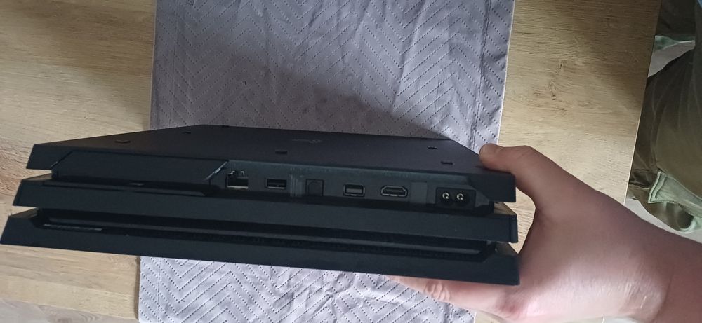 Play Station 4 Pro 1Tb