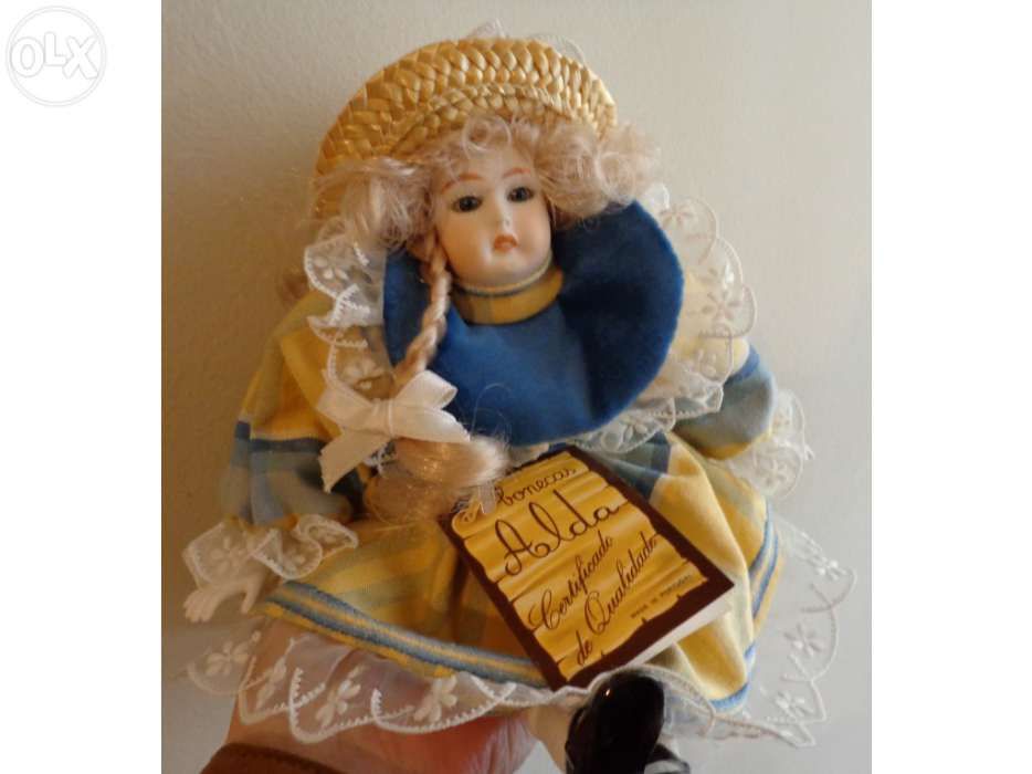Boneca Alda em porcelana