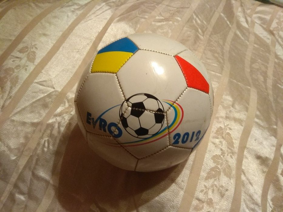 М*ячик футбольний