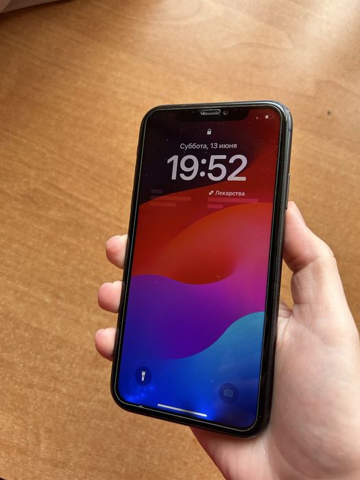 Iphone 11, byl zalany wodą 64gb
