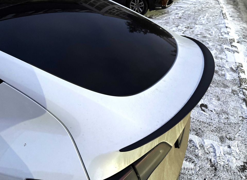 Спойлер тонкий чорний глянець Tesla Model Y / ABS пластик