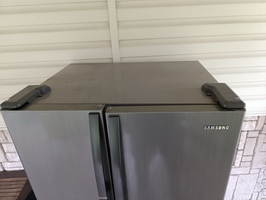 Холодильник Samsung